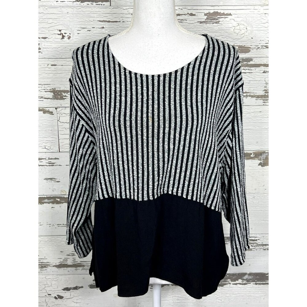 DAIRI FASHION Morocco Artsy Knit Blouse Black & White Sz L EUC